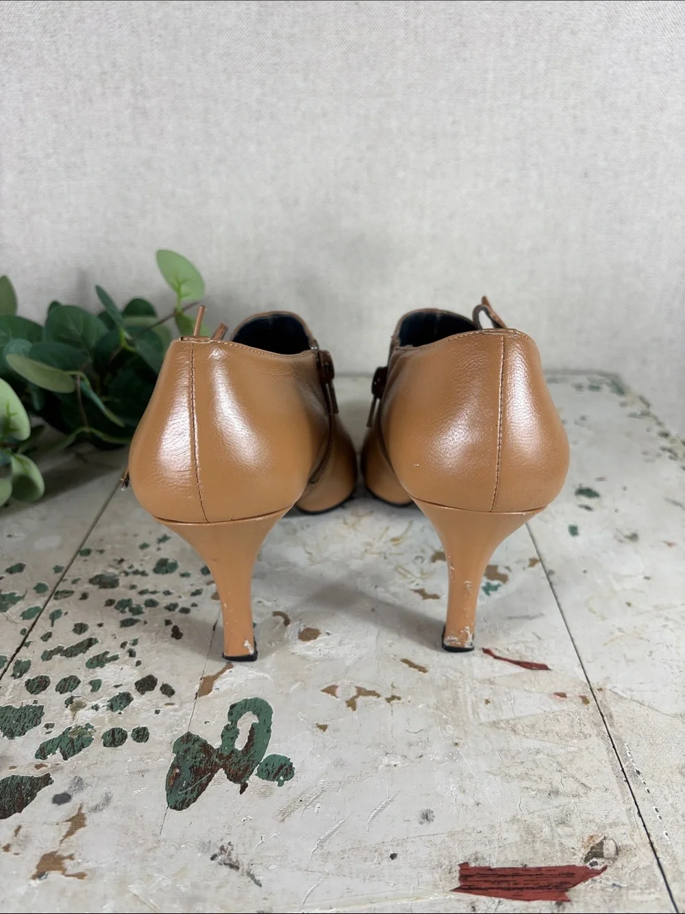 Bisou Bisou > Tan Leather Pointed-Toe Lace-Up Heels 8